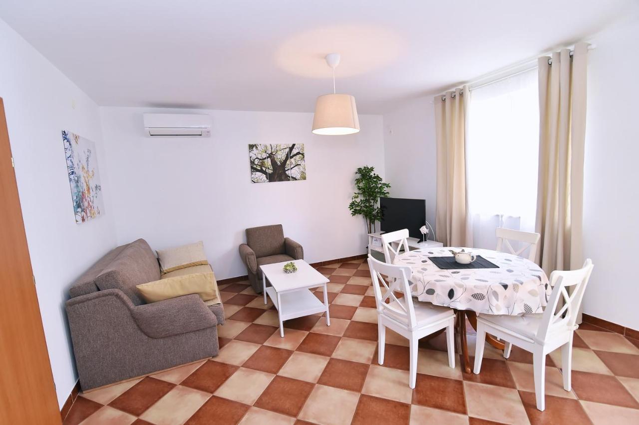 Apartments Luni Baška Buitenkant foto
