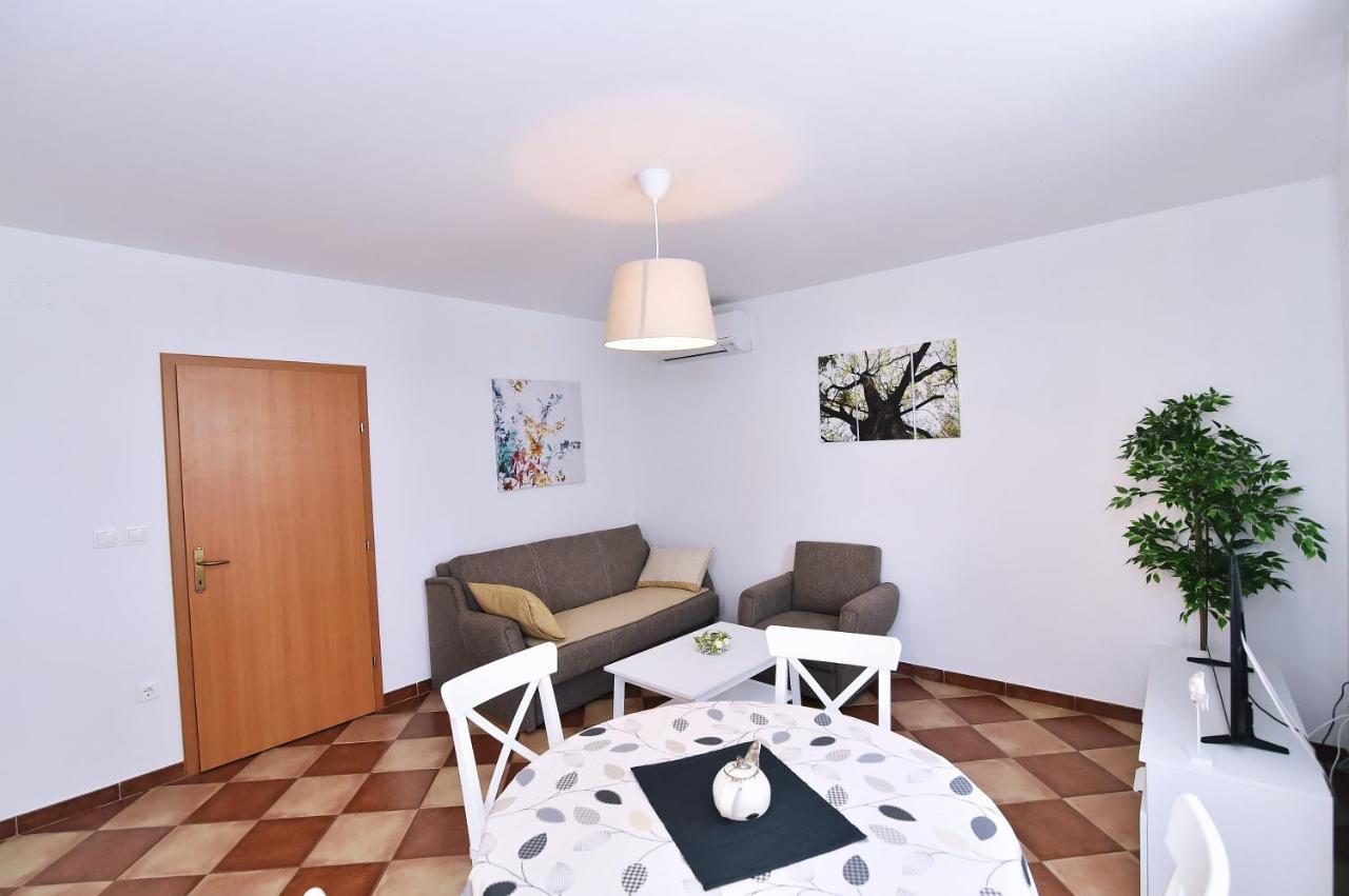 Apartments Luni Baška Buitenkant foto
