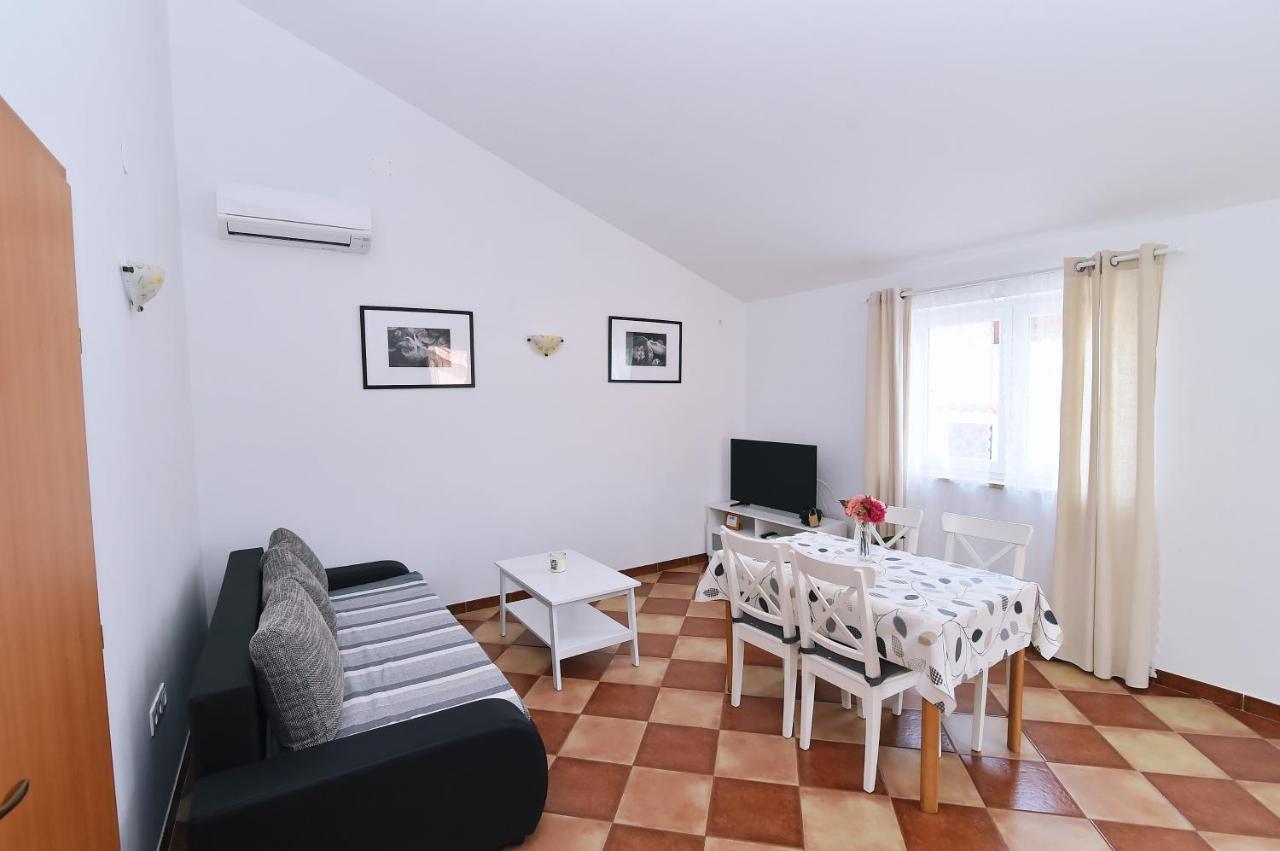 Apartments Luni Baška Buitenkant foto